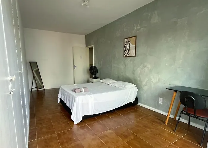 Quarto A 150M Da Praia Do Farol Da Barra III Salvador